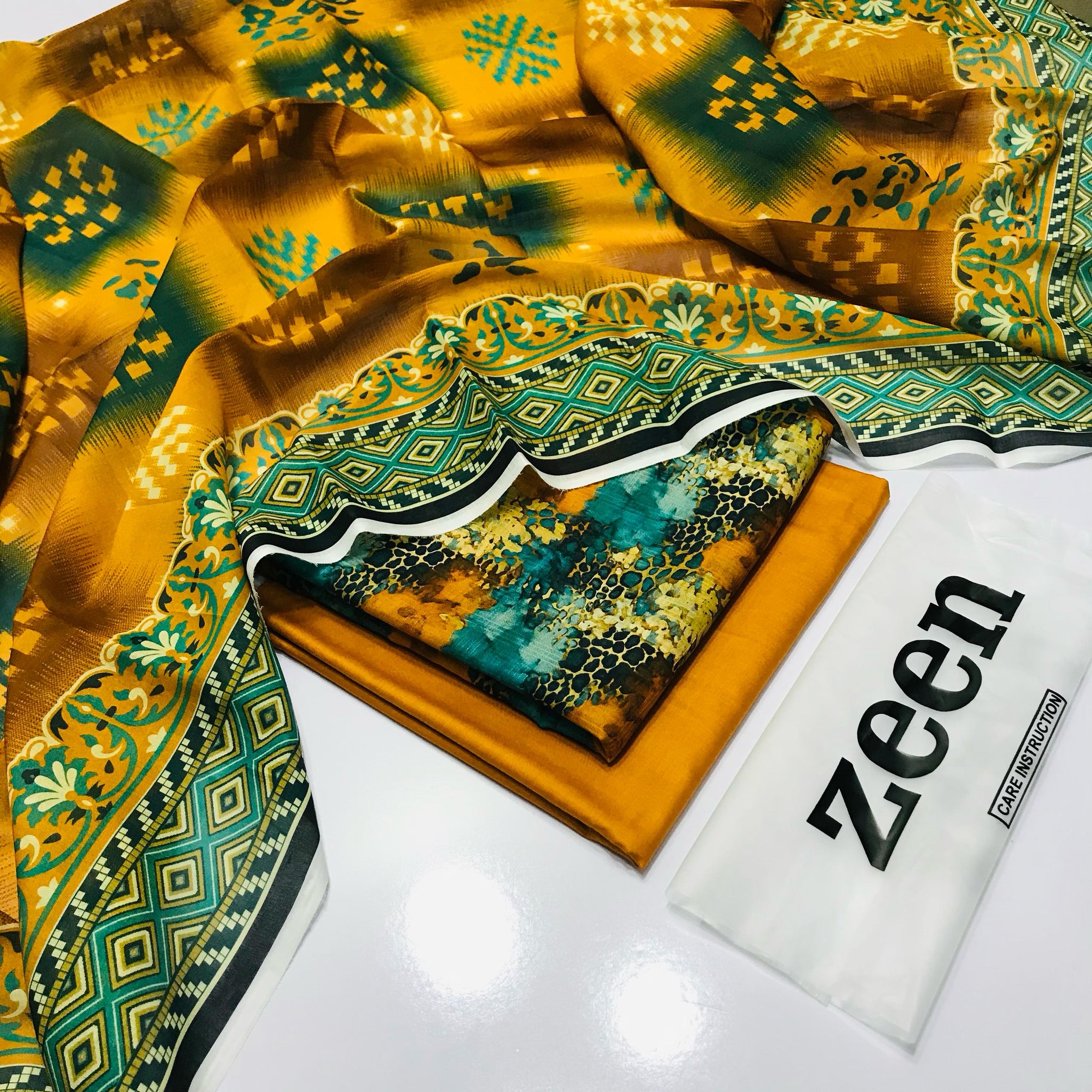 ZEEN LAWN 3PC – Digital Print E320