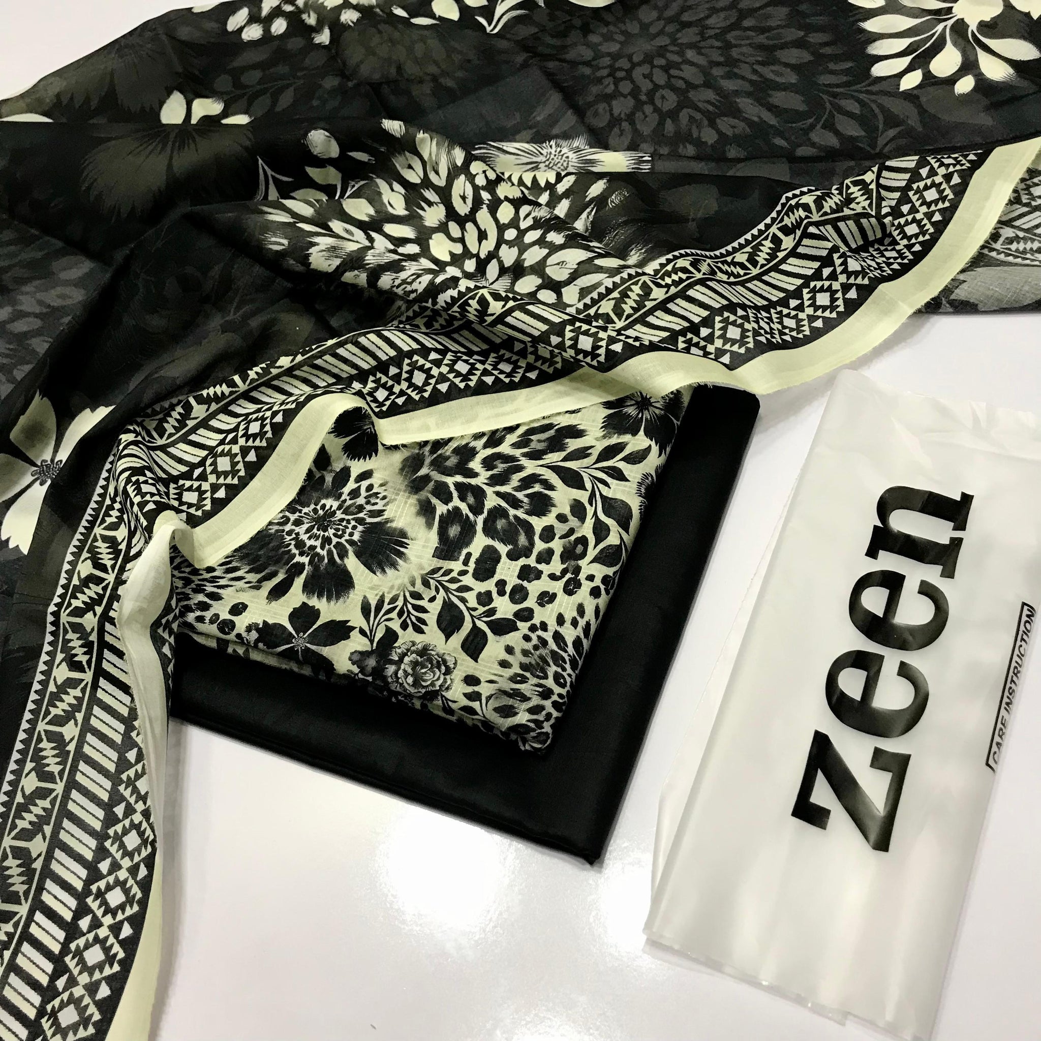 ZEEN LAWN 3PC – Digital Print E304